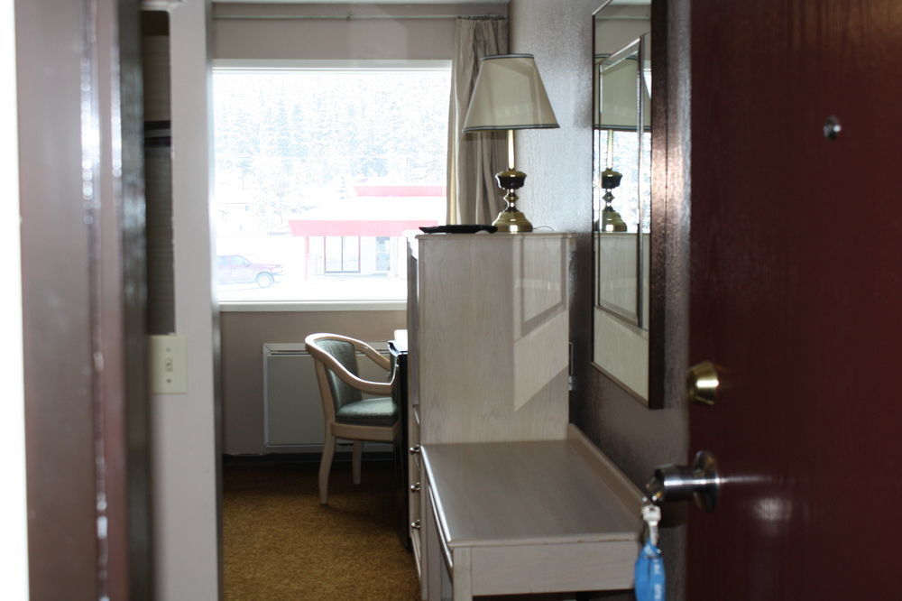 แทรเวลลอดจ์ บาย วินด์แฮม แบลร์มอร์ Motel Blairmore ภายนอก รูปภาพ