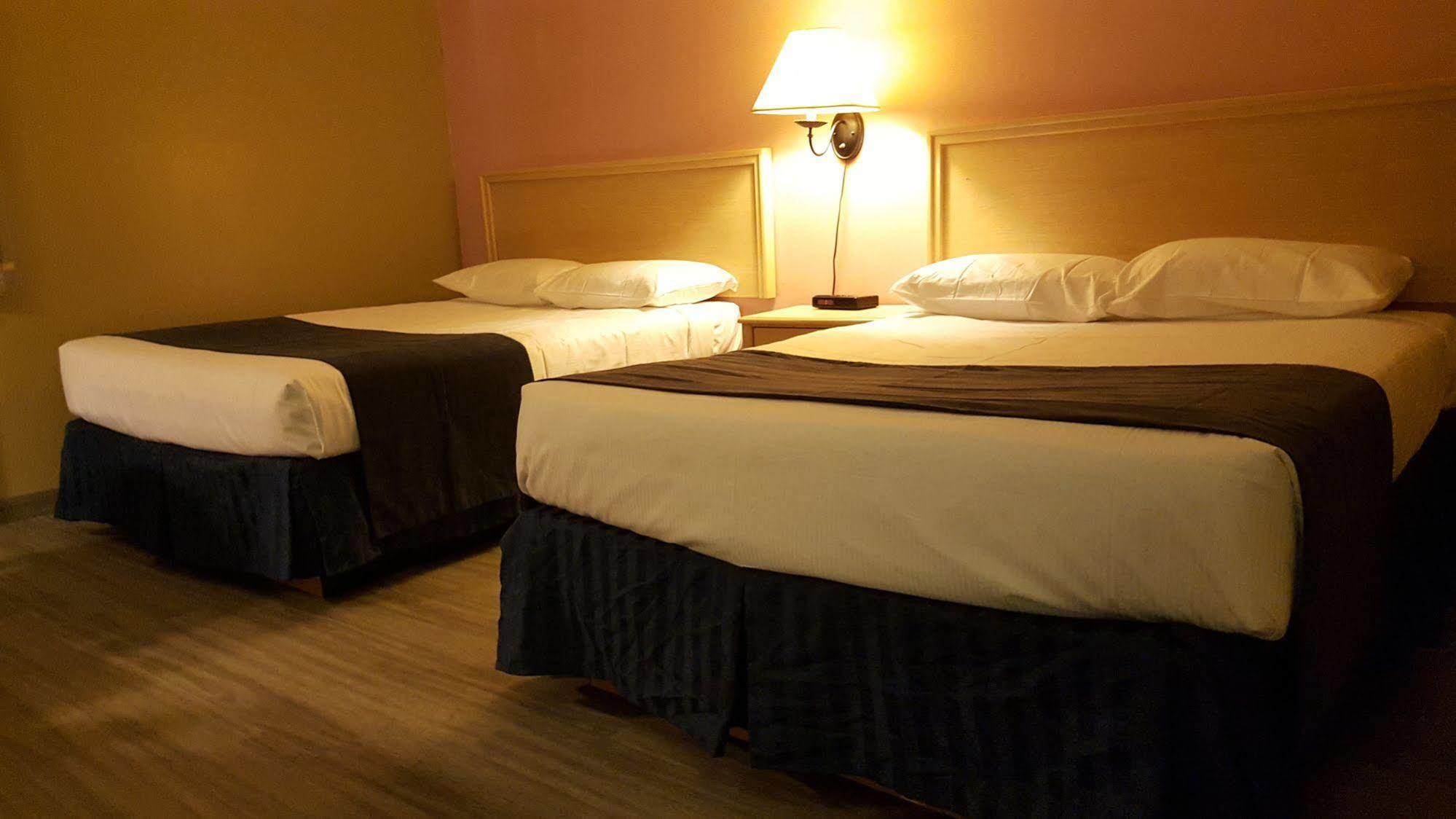 แทรเวลลอดจ์ บาย วินด์แฮม แบลร์มอร์ Motel Blairmore ภายนอก รูปภาพ